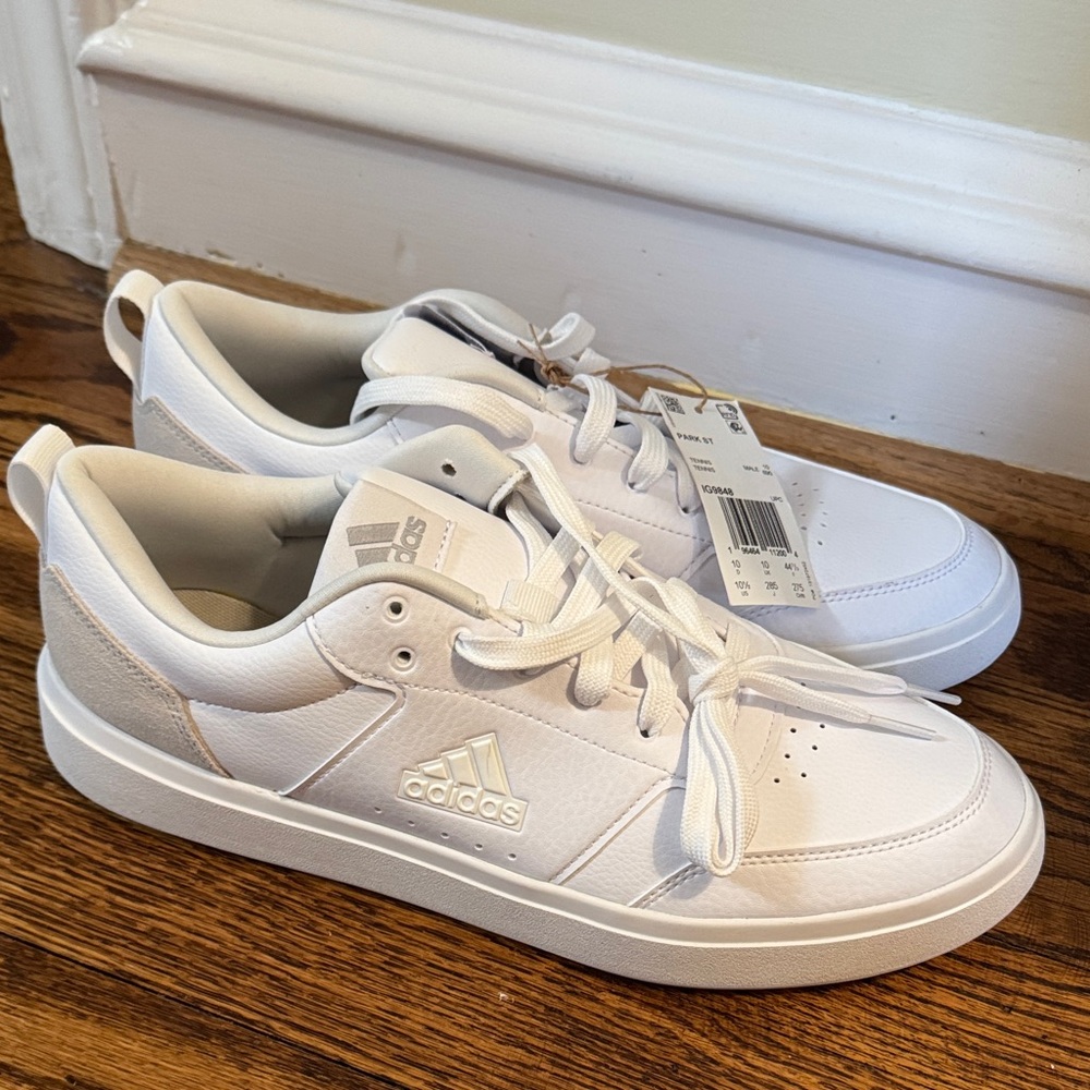 Adidas Men's Park ST, Classic White with Gray detail Sneakers.  Size US 10.5